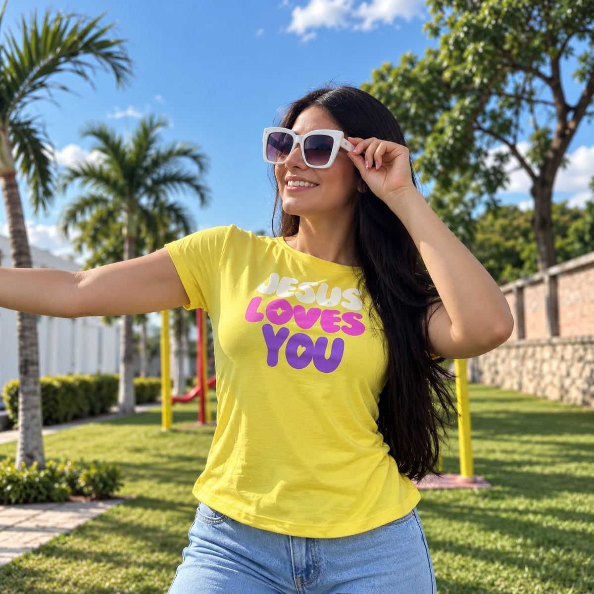 camiseta Amarilla Larga-Jesus Loves You