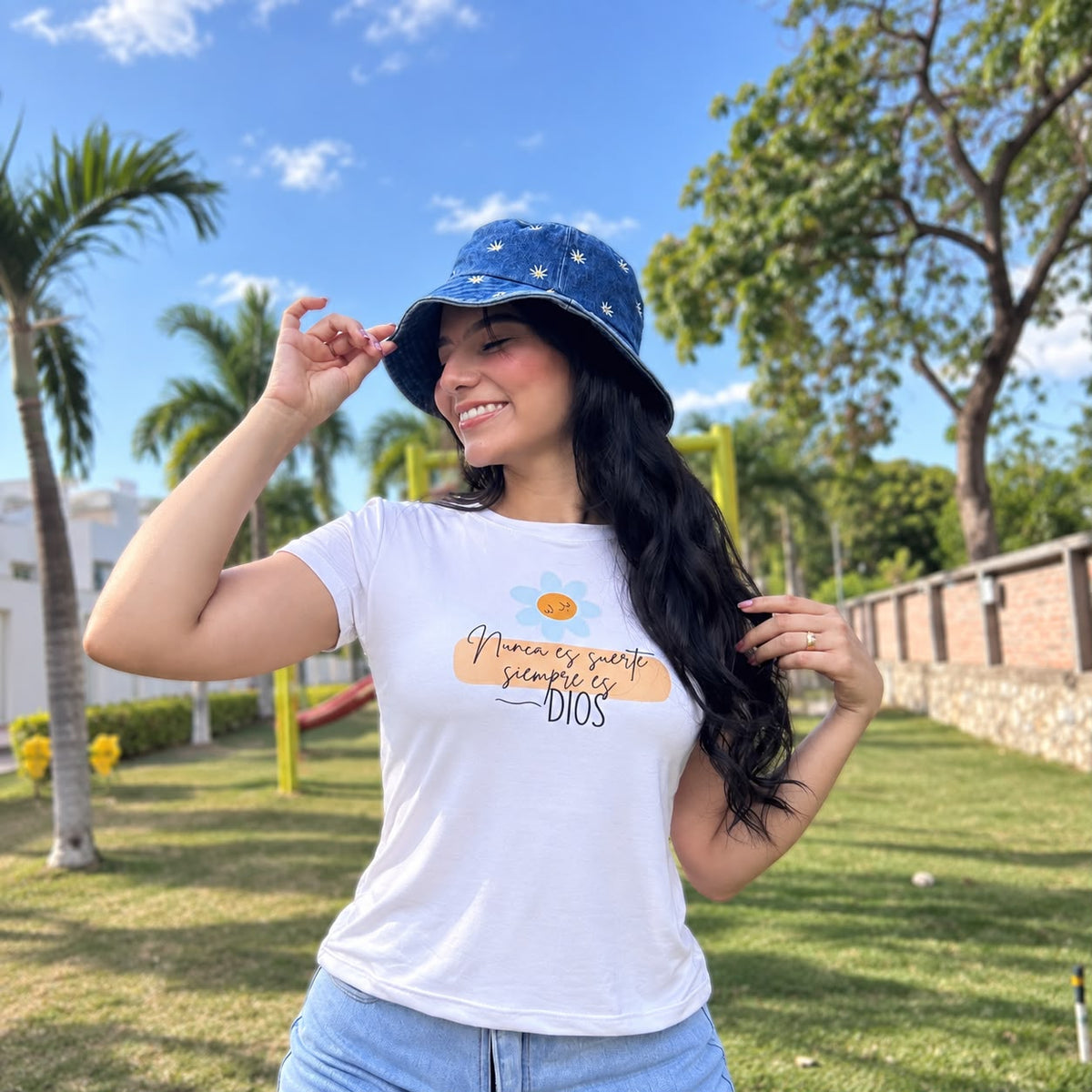 Camisete Blanca Larga- Nunca es suerte
